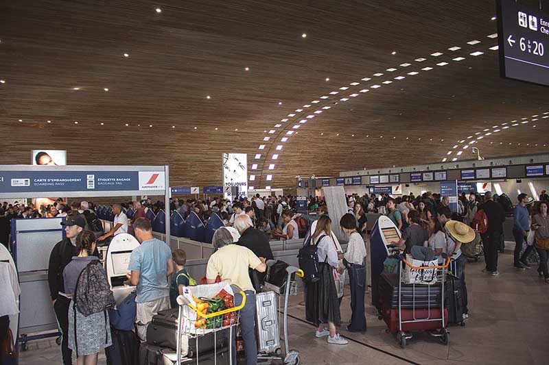 Airport queues for security checks UK 2022