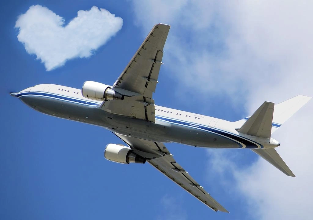 Plane with a heart-shaped cloud for can I fly after a heart attack news