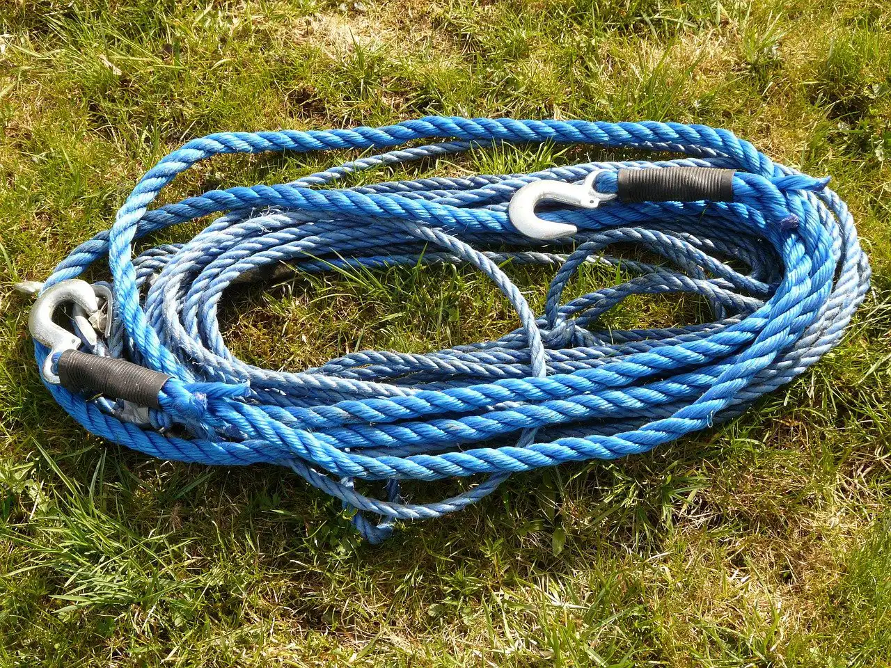 A tow rope - but when can you use it on cars that are not taxed, insured, or with a current MOT?